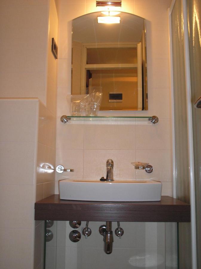 Hotel Fontana Buzet Buitenkant foto