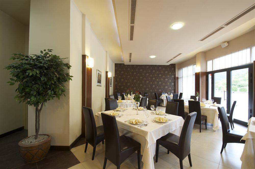 Hotel Fontana Buzet Buitenkant foto
