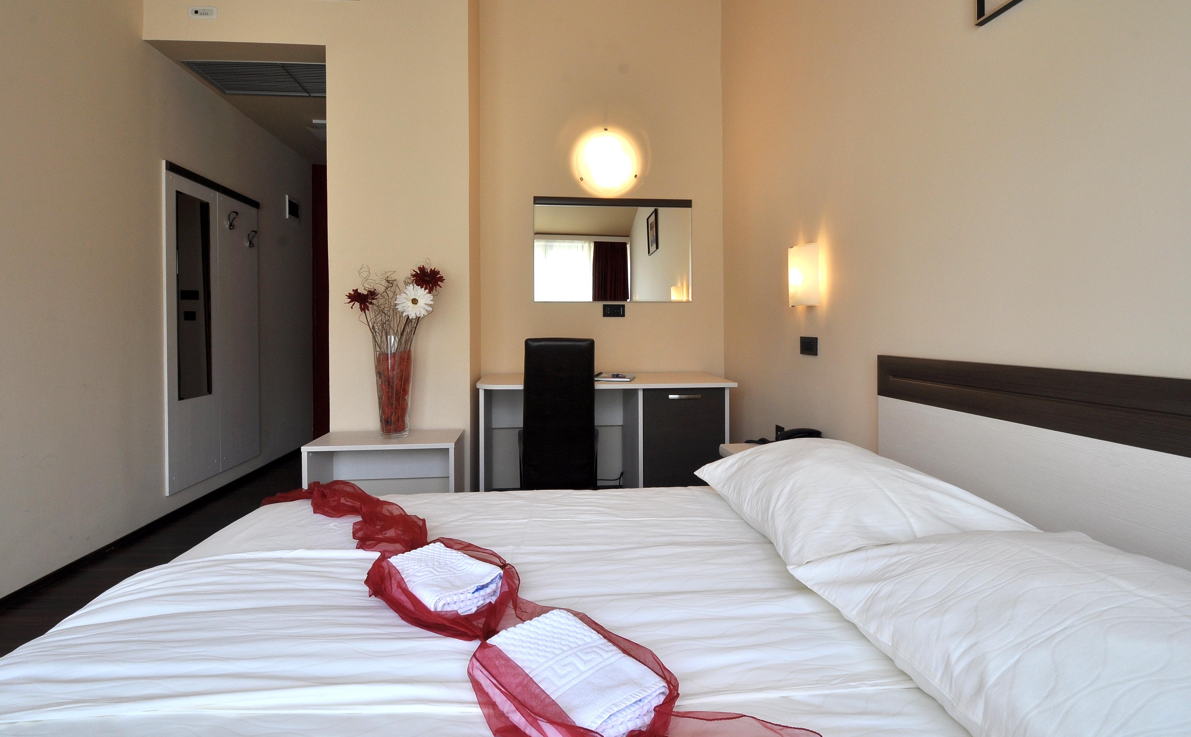 Hotel Fontana Buzet Buitenkant foto