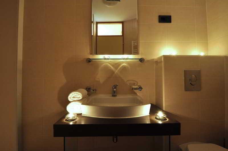 Hotel Fontana Buzet Buitenkant foto