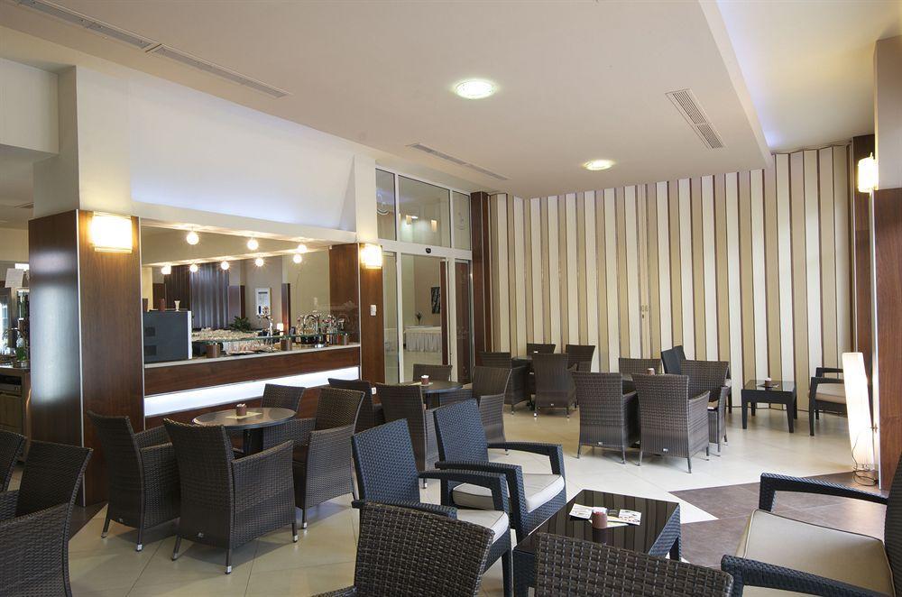 Hotel Fontana Buzet Buitenkant foto