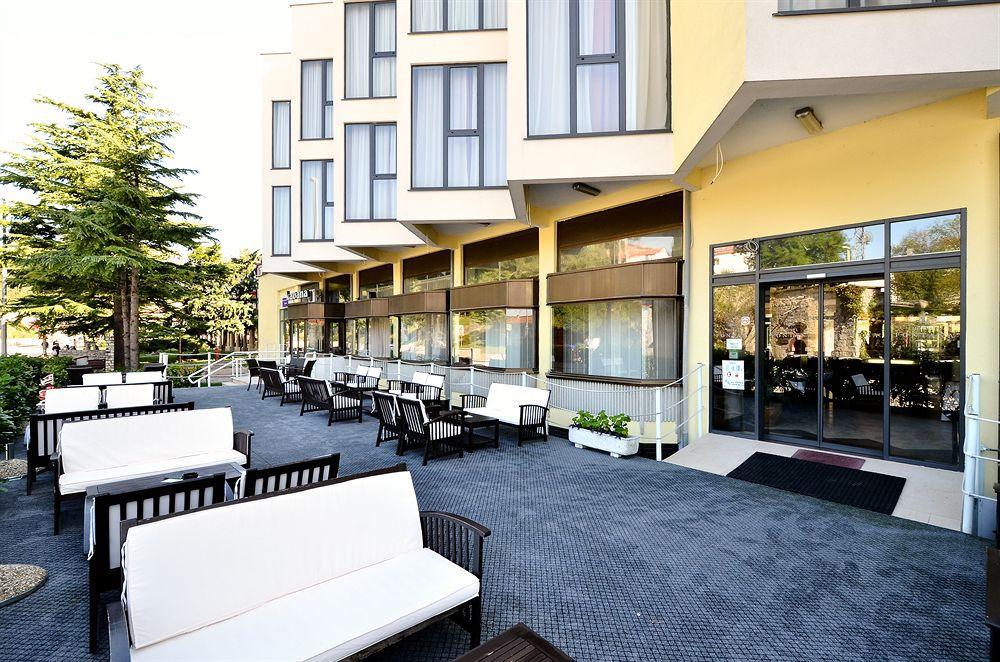 Hotel Fontana Buzet Buitenkant foto