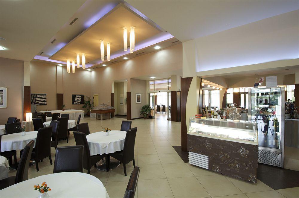 Hotel Fontana Buzet Buitenkant foto