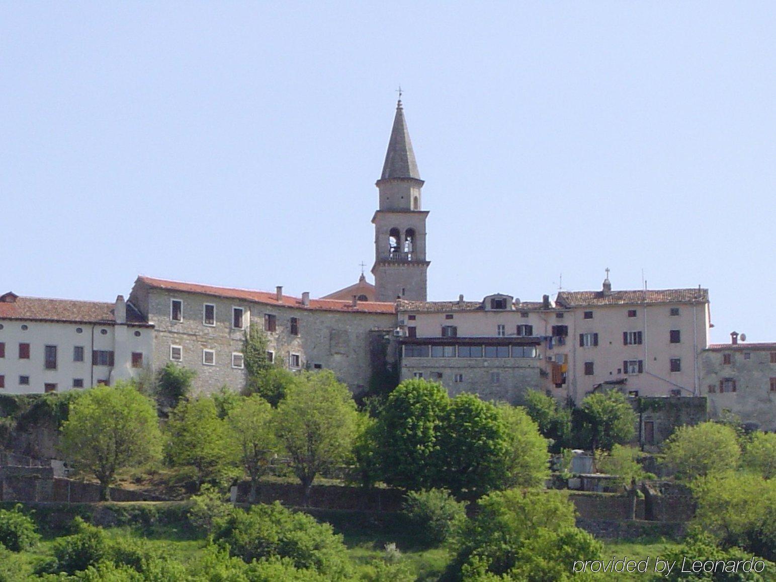 Hotel Fontana Buzet Buitenkant foto