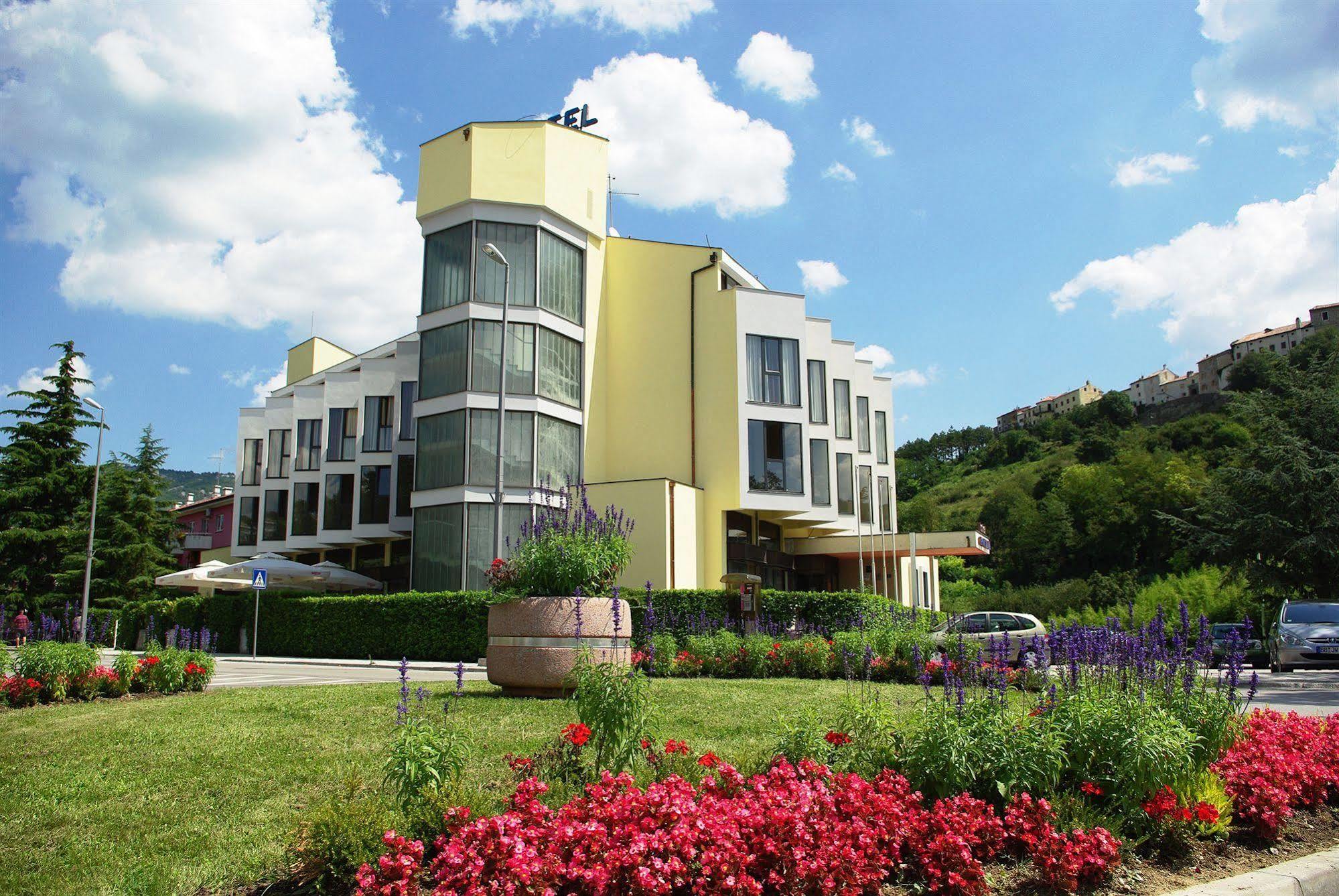 Hotel Fontana Buzet Buitenkant foto