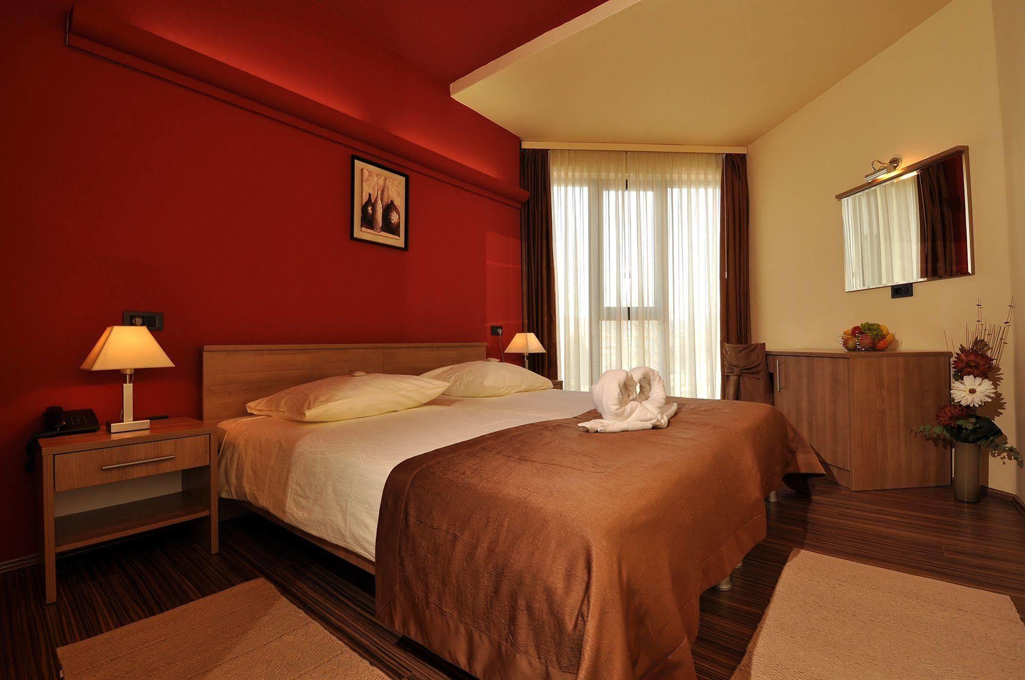 Hotel Fontana Buzet Buitenkant foto