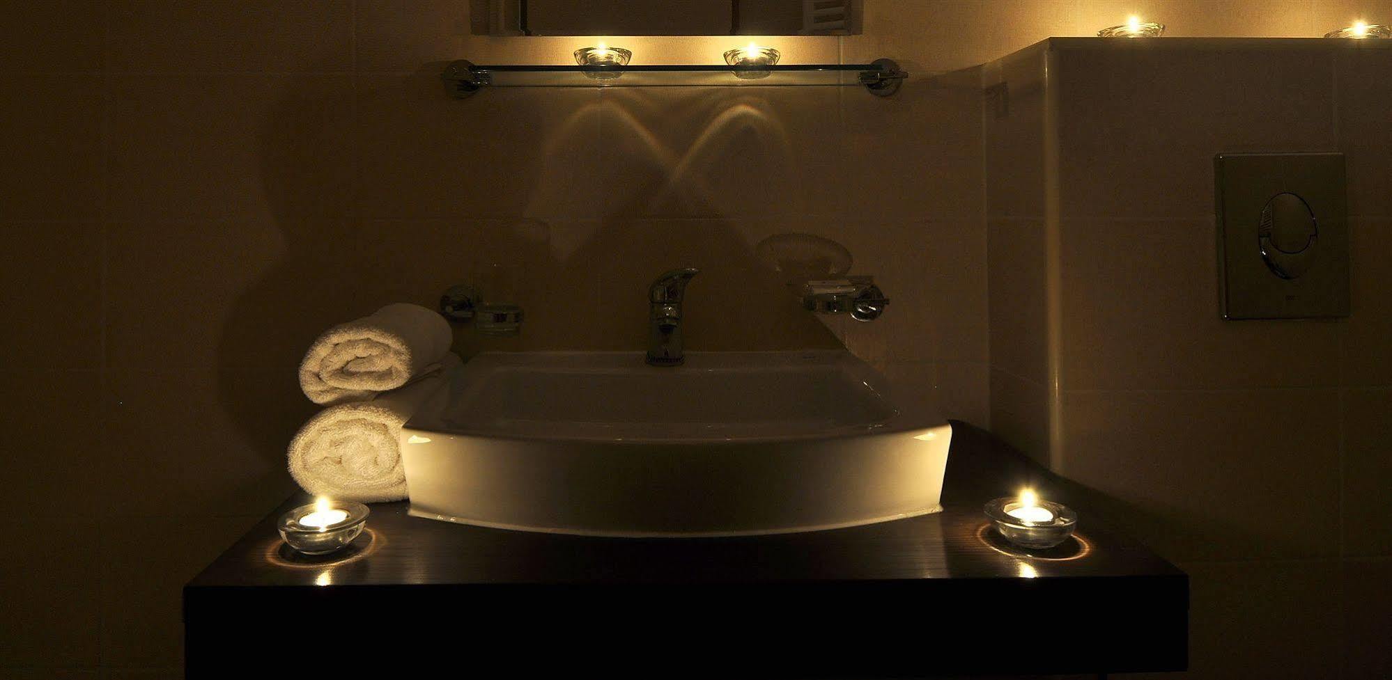 Hotel Fontana Buzet Buitenkant foto