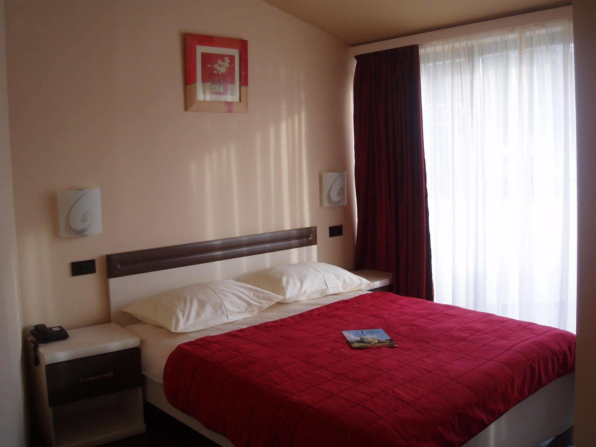 Hotel Fontana Buzet Buitenkant foto