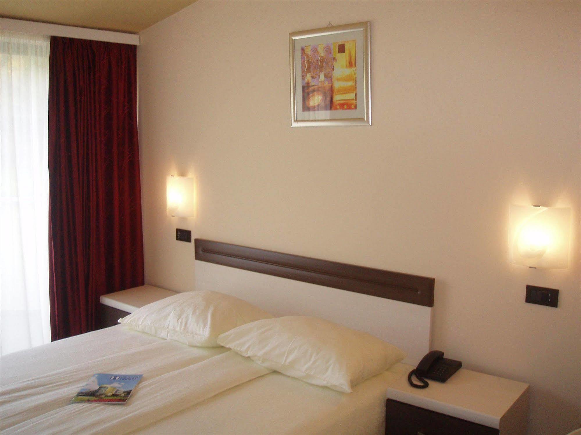 Hotel Fontana Buzet Buitenkant foto