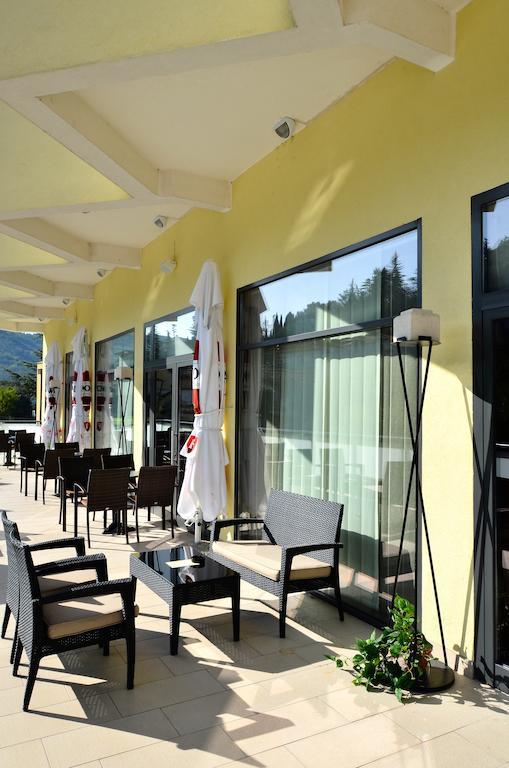 Hotel Fontana Buzet Buitenkant foto